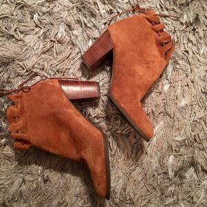 Crown & Ivy Tan Booties
•Women’s Size 7.5